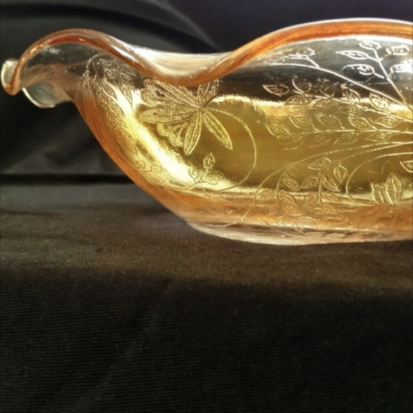 Elegant Glassware Depression Era 10" Swirled Bowl 10" wide x 3 1/2" deep - Picture 4 of 5